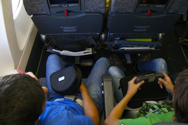 Levar uma mochila com jogos para o avião